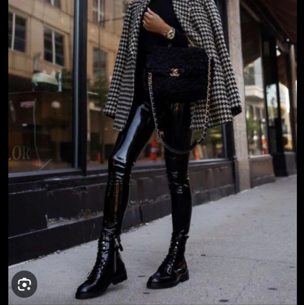 Commando Patent Leather Leggings - Picture 3 of 9